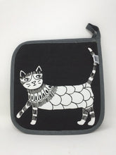 Load image into Gallery viewer, Black pot holder with white cat on it
