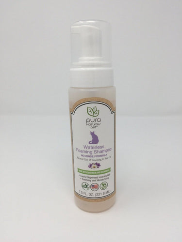 Picture of waterless cat shampoo standing on a white background