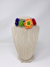 Load image into Gallery viewer, Garland Flower Collar - Rainbow
