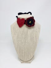 Load image into Gallery viewer, Heart &amp; Flower Collar - Winter
