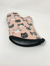 Load image into Gallery viewer, Oven Mitt - Cute Cat Faces

